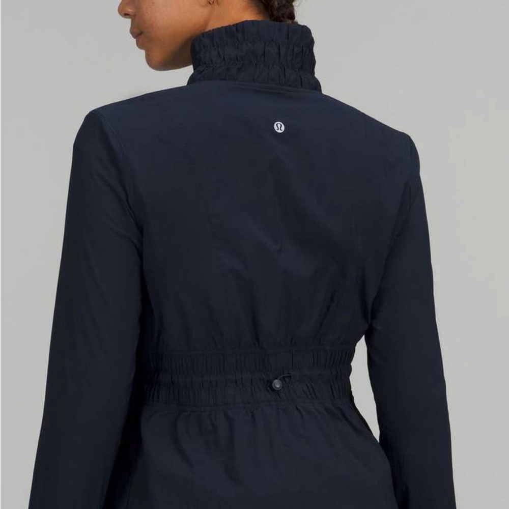 Lululemon Sights Seen Jacket True Navy NWT 😃